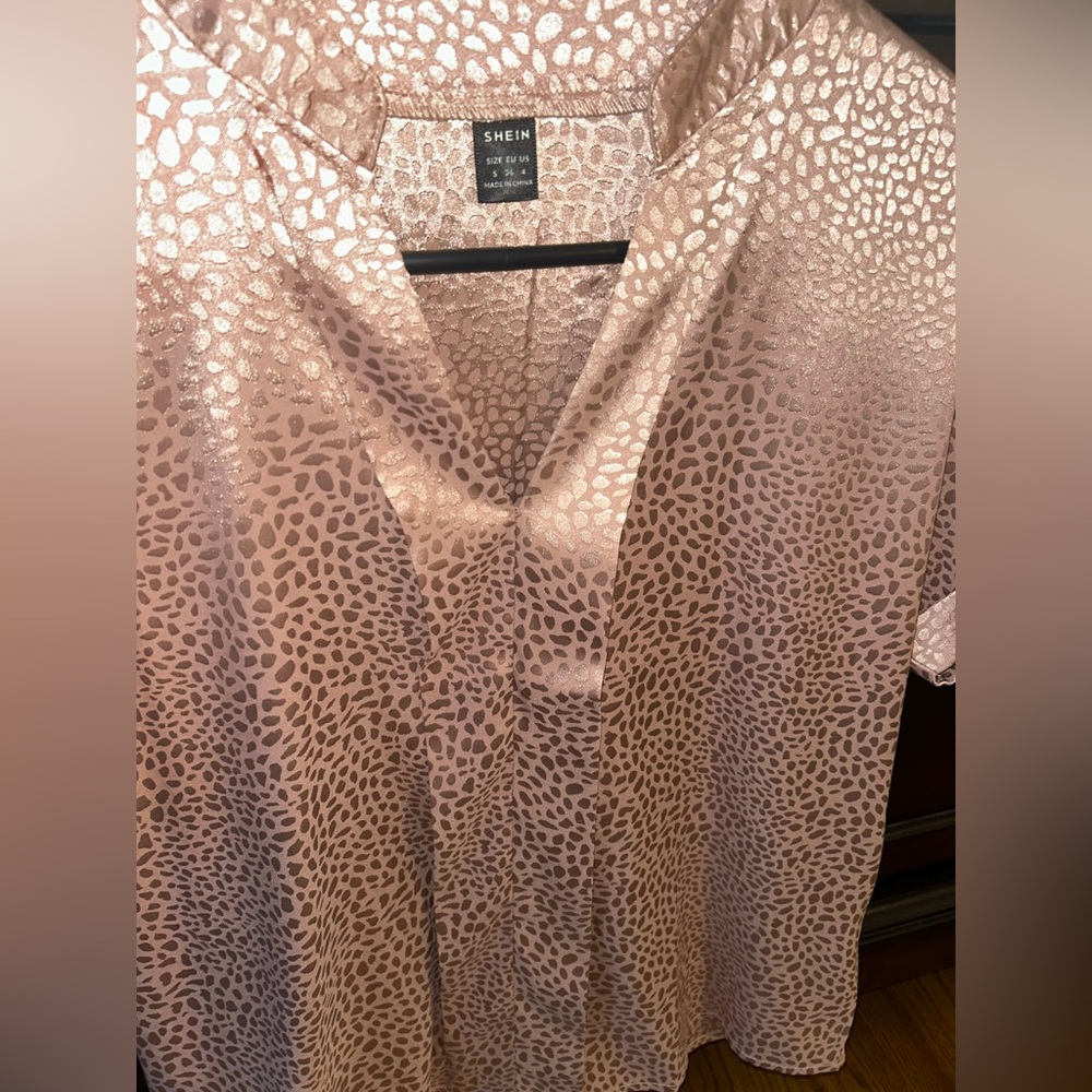 *BNWOT* gorgeous light pink blouse - Picture 2 of 3
